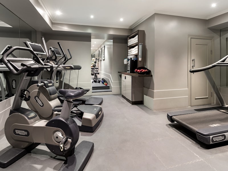 Modern fitness center at Radisson Blu Hotel, London – perfect for wellness events.