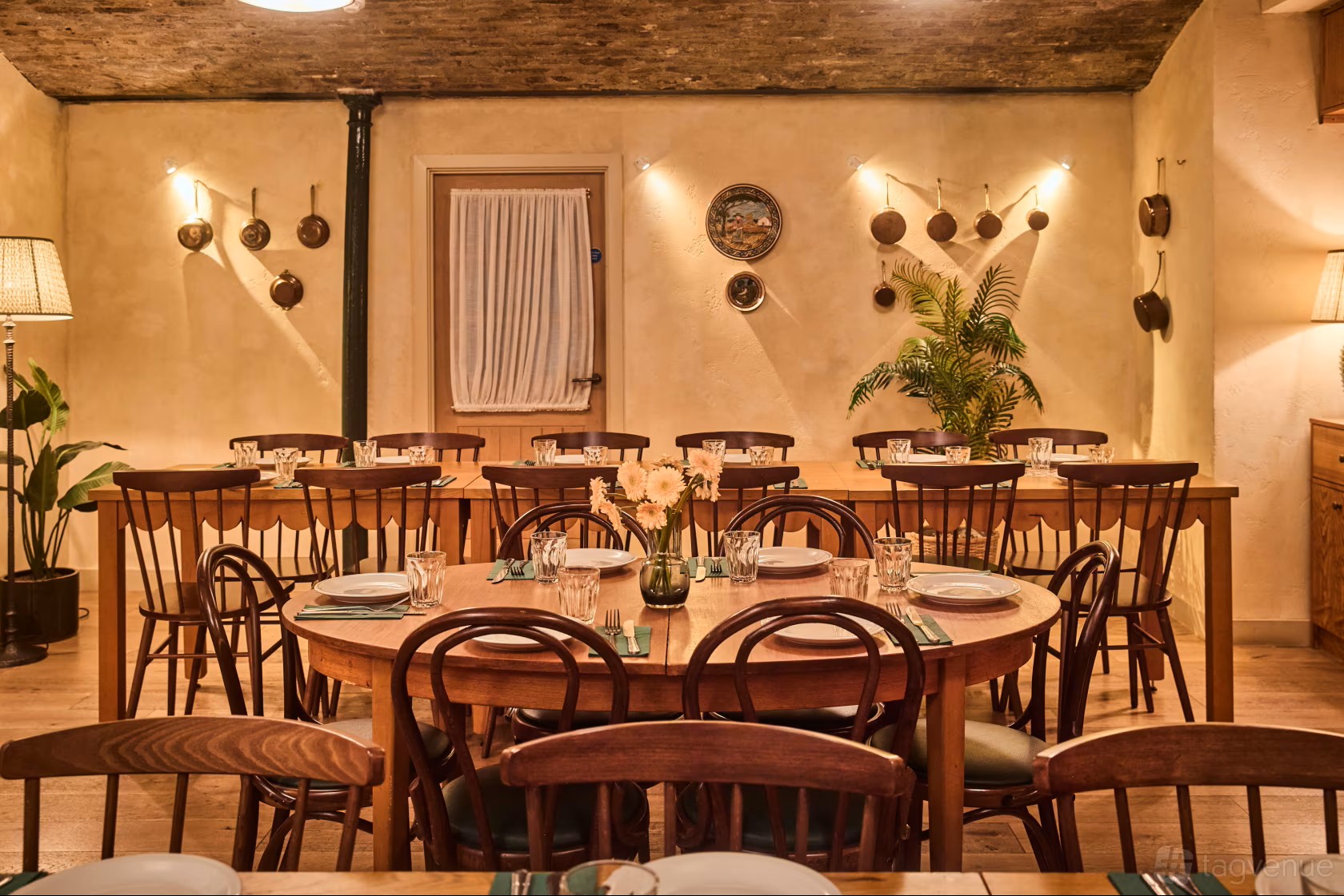 Alt tag: Cozy SOLMAR private dining room at Casa Mayfair, perfect for intimate gatherings and workshops.