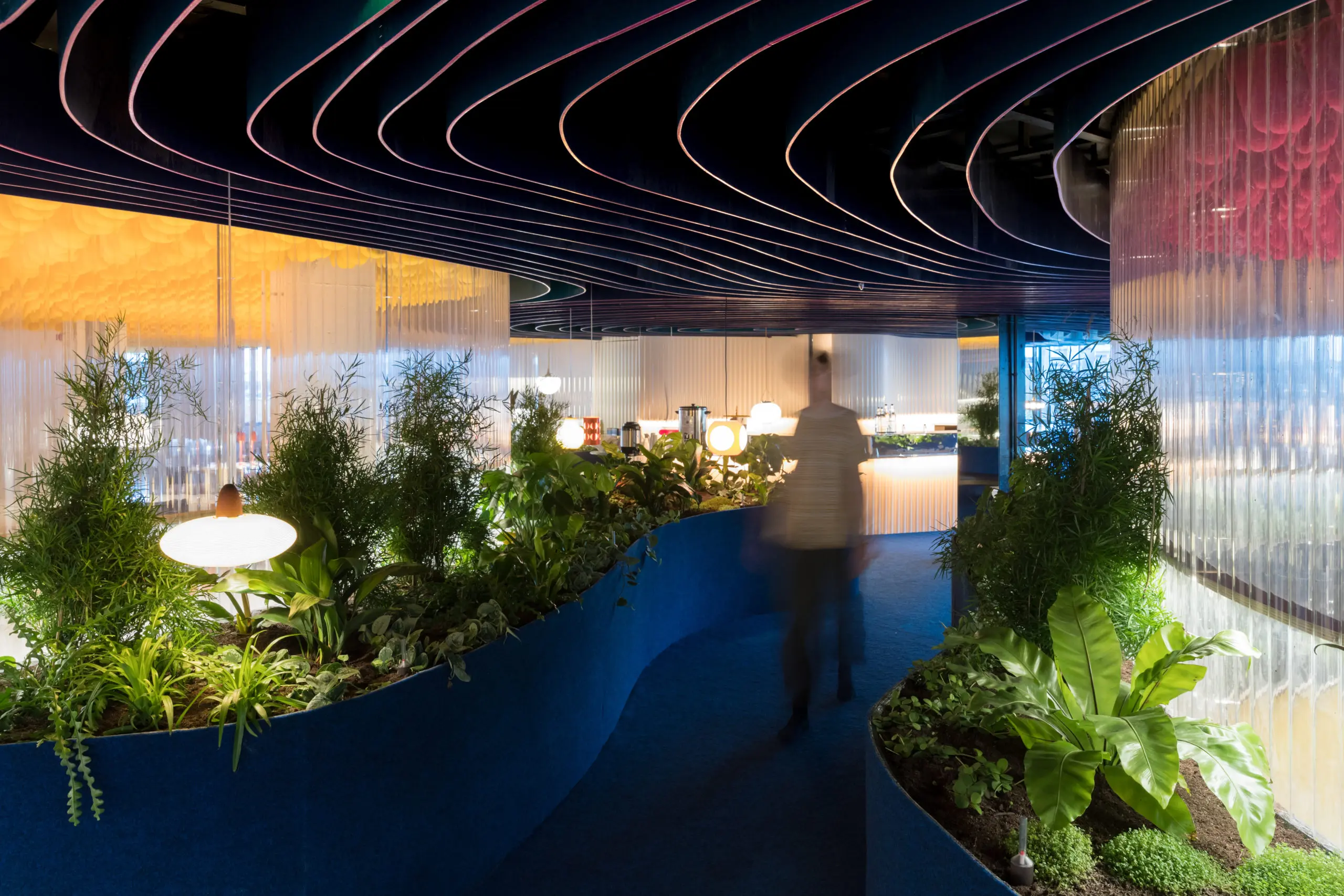 Modern workshop space with lush greenery, perfect for events and networking.