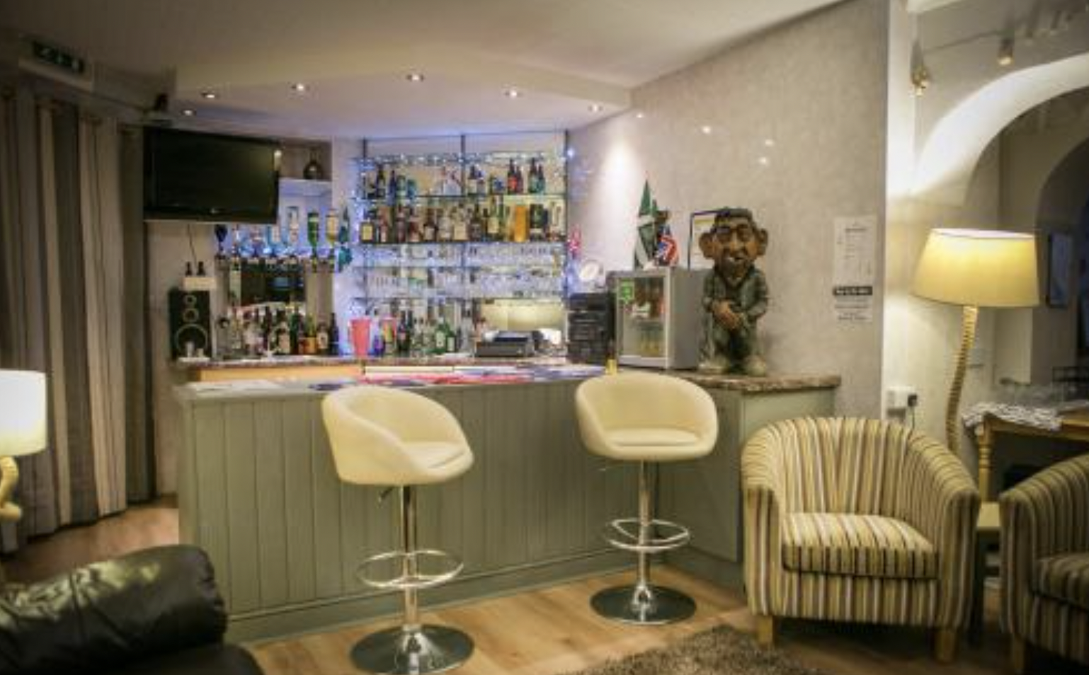 House party venue with modern bar area, perfect for networking events in Glendower Torquay.