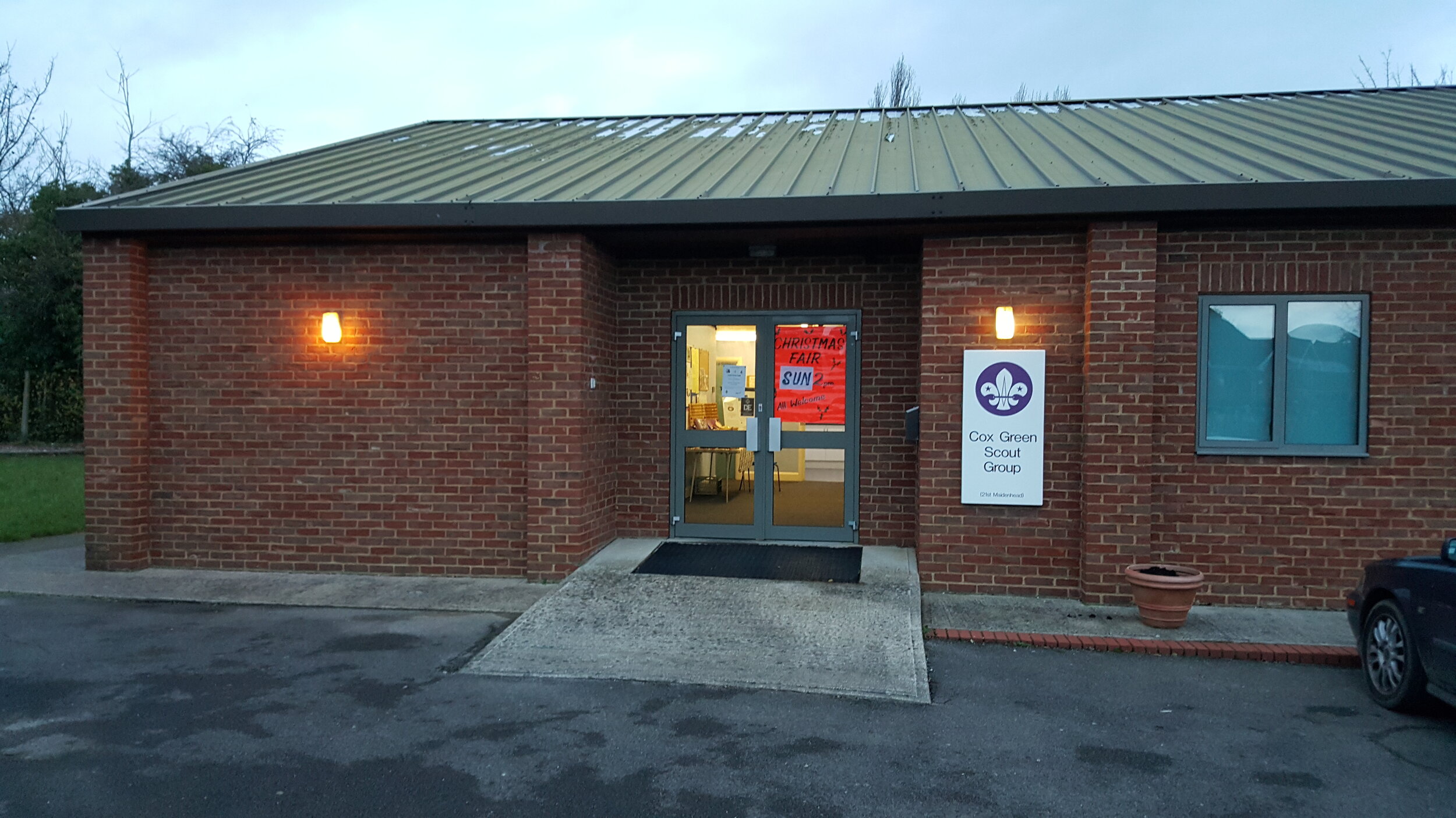 Cox Green Scout Hut Main Hall: inviting venue for meetings and community events.