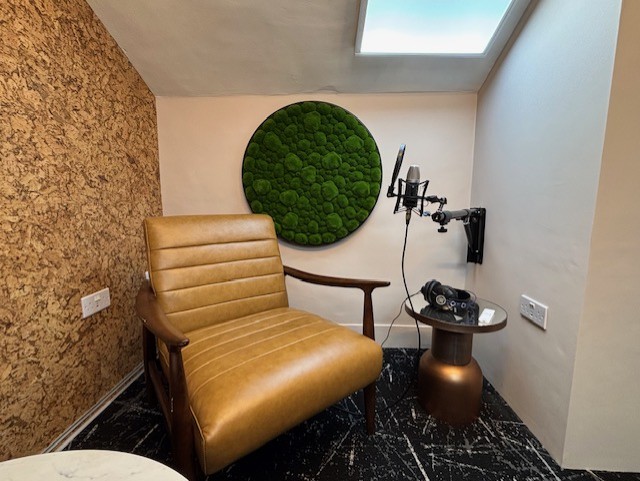 The Podcast Studio - d8775f3b-58f6-4f23-a5d7-0a00cff7d153.jpg