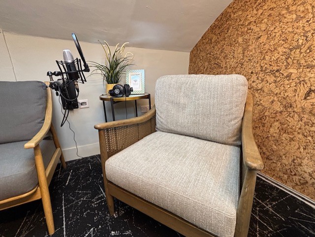 The Podcast Studio - e7c77f20-3d50-41d8-a077-39a7c3984758.jpg