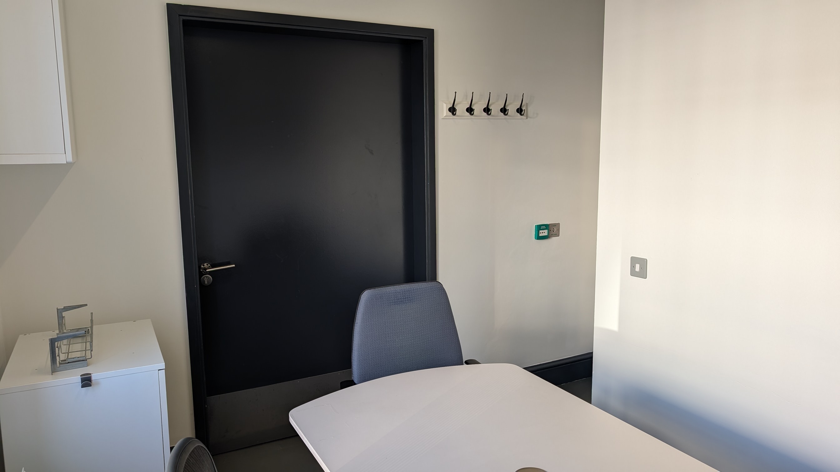 Office space with sleek table and ergonomic chairs, ideal for meetings and gatherings.