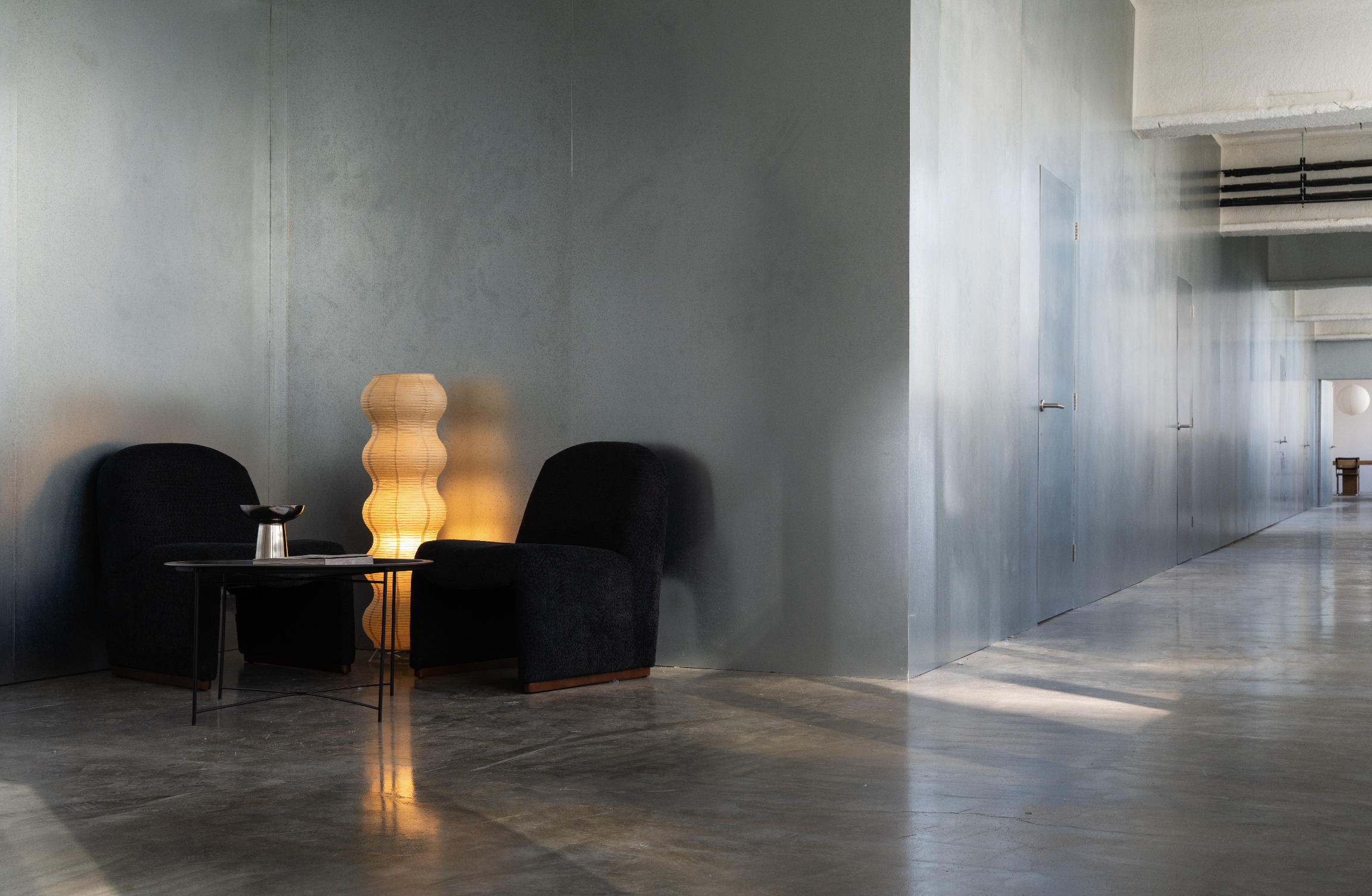 Modern photography studio with inviting seating, perfect for networking events.