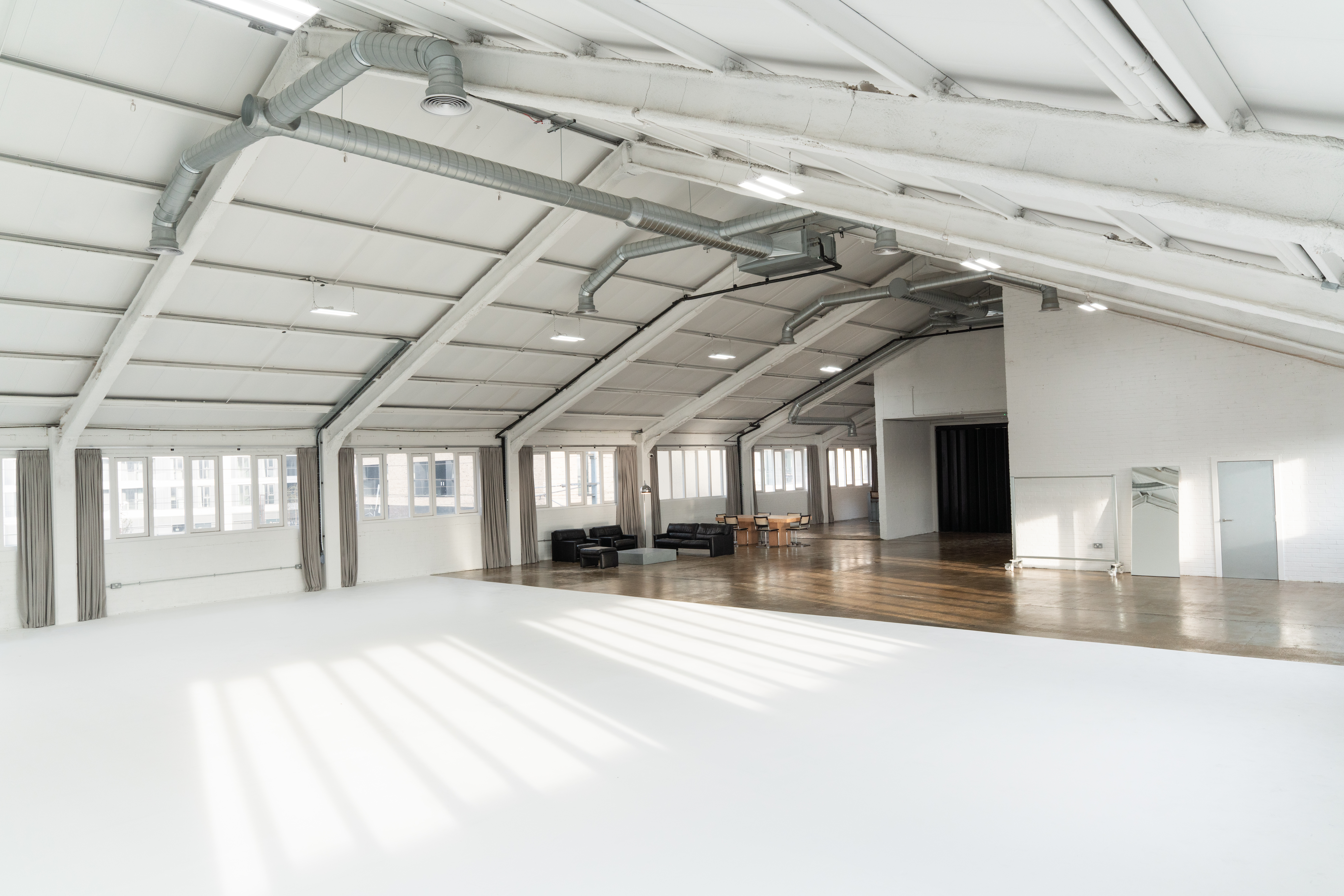Spacious photography studio with high ceilings, ideal for events and workshops in London.