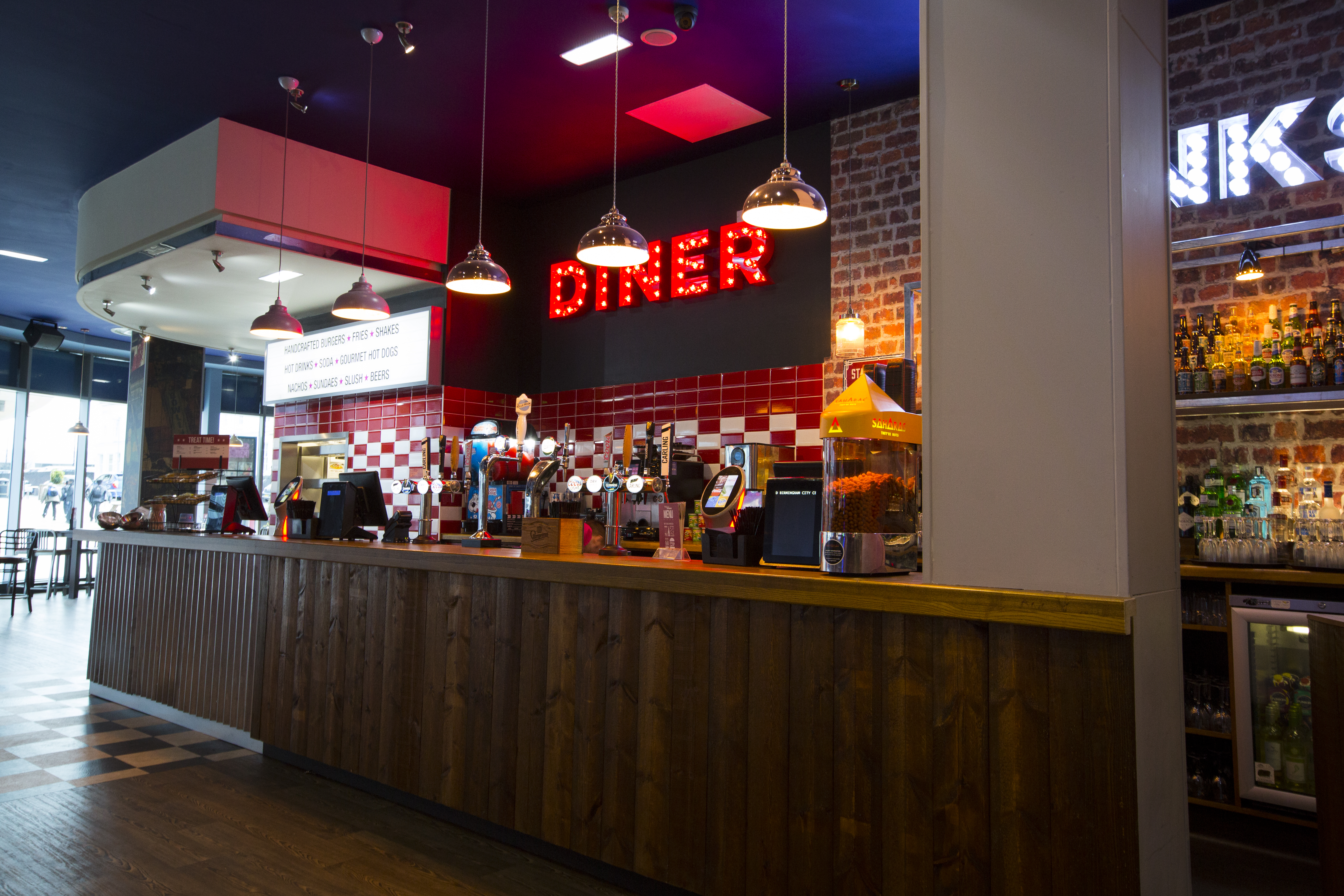 Hollywood Bowl Birmingham - Broadway Plaza - 13a061f1-8d92-4d69-8e91-925c60adbcda.jpg