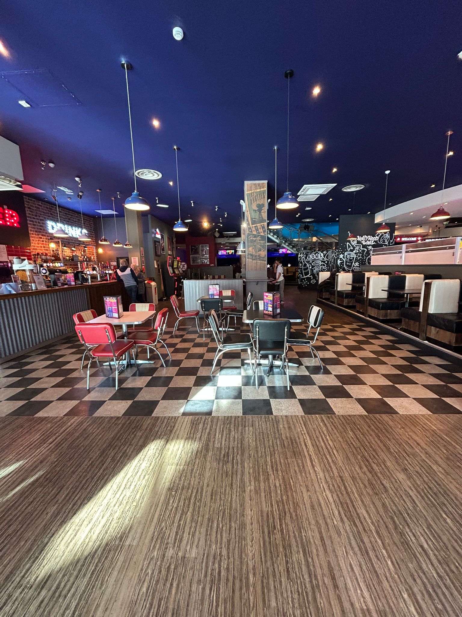 Hollywood Bowl Birmingham - Broadway Plaza - e123bed6-c657-4cc8-b8a5-d3a04afb8cfb.jpg