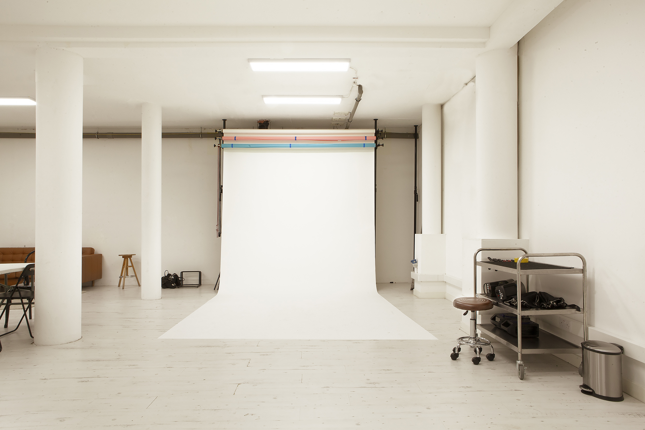 "Deep Space 02 in Studio 557: minimalist event space, ideal for presentations and workshops."