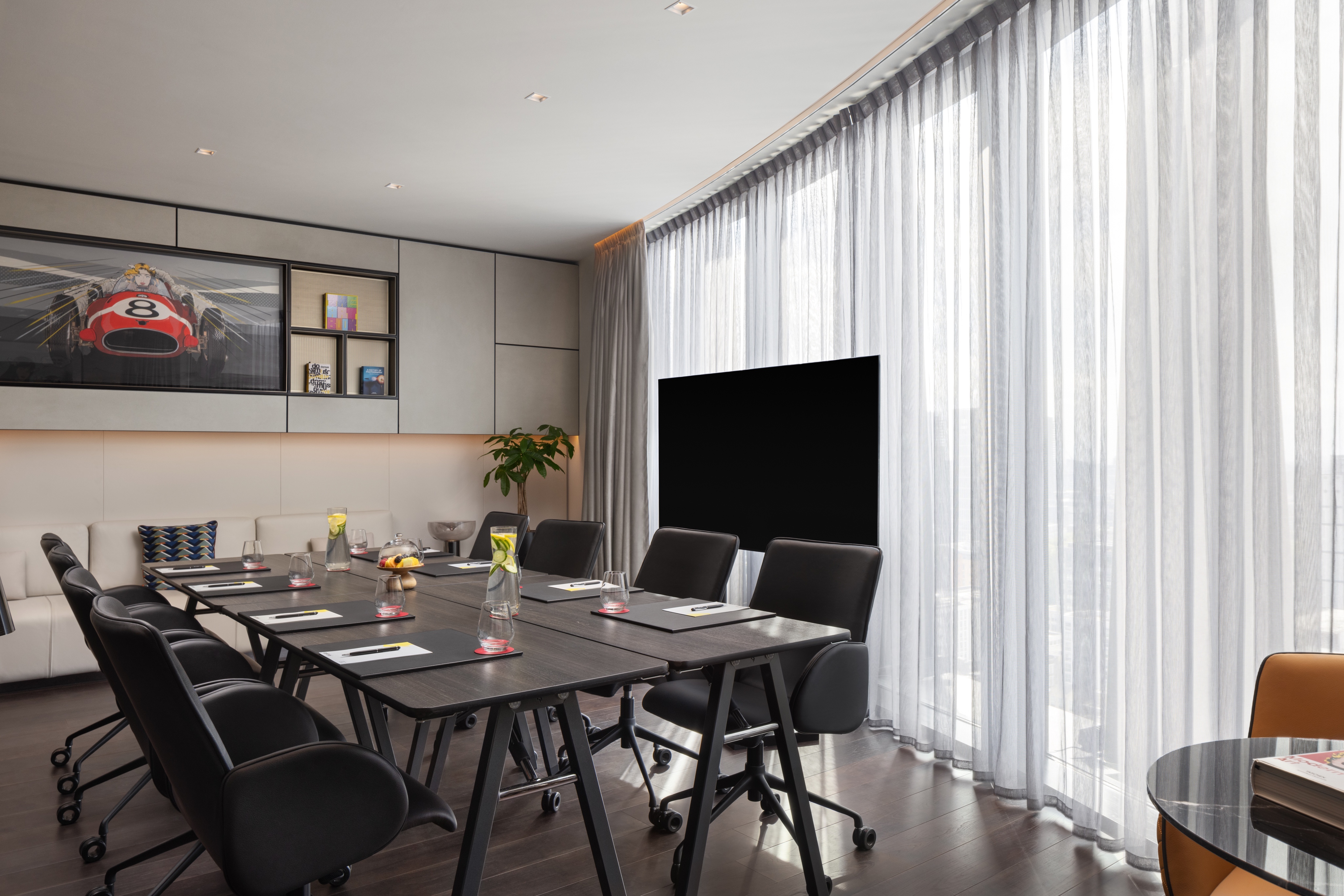 Masterpiece Suite meeting room with natural light, ergonomic chairs for events in art'otel London.