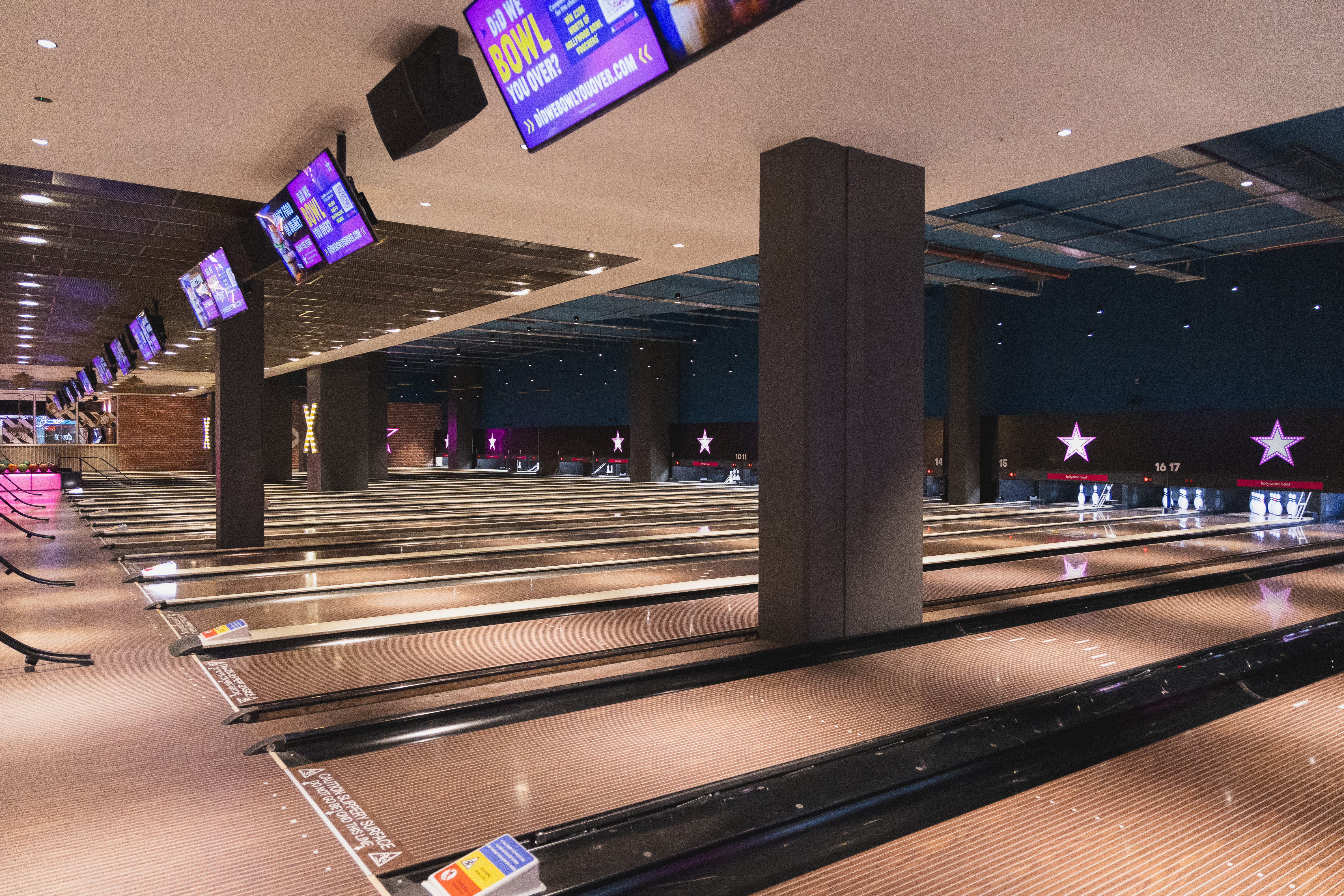 Hollywood Bowl Birmingham Resorts World - image 5