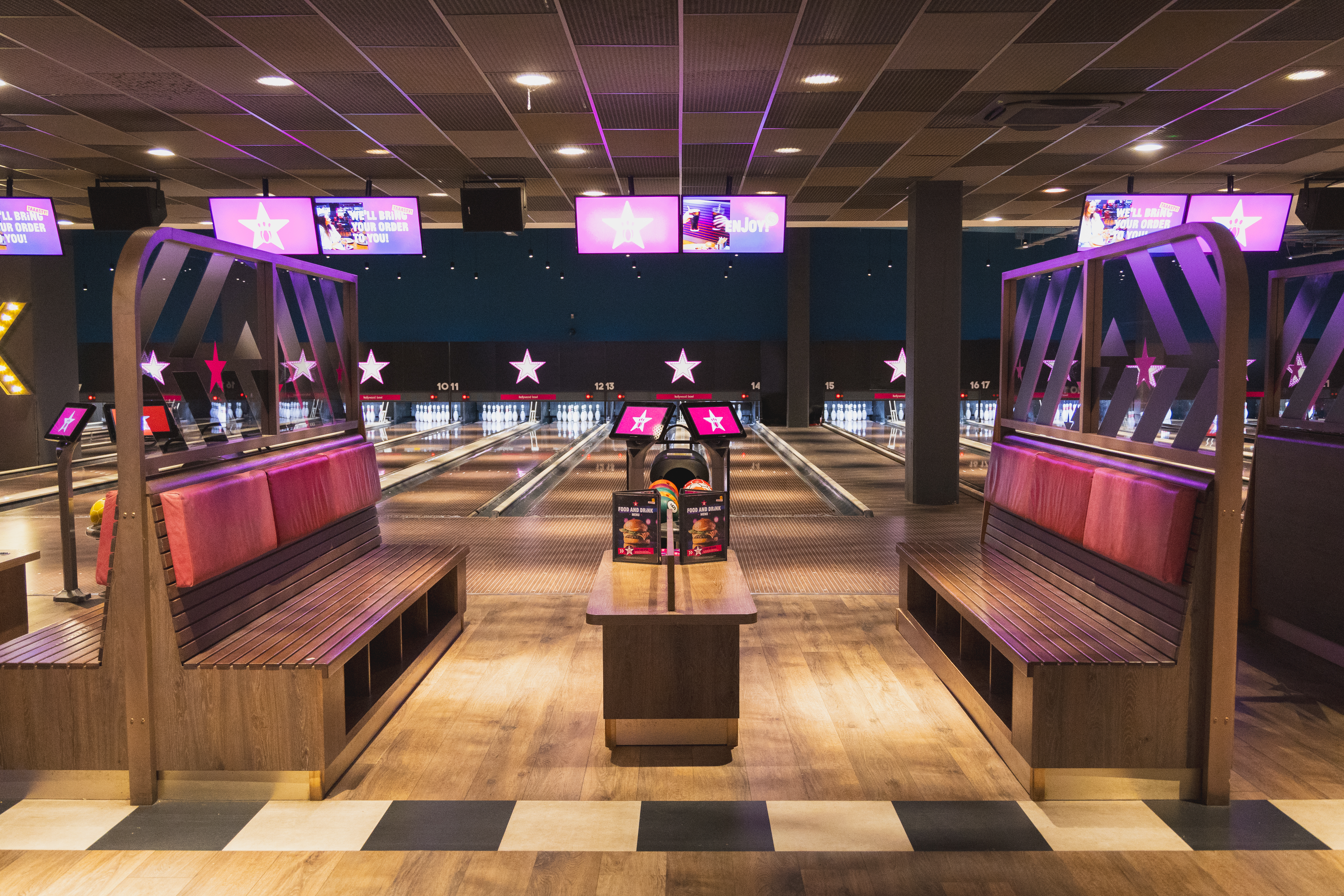 Hollywood Bowl Birmingham Resorts World - image 3