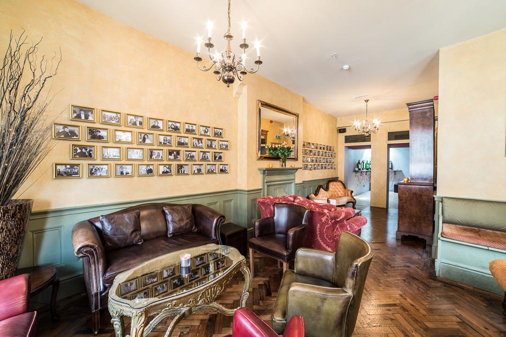Intimate Rooms - f8804a78-0bfa-423a-9e62-6bcbfb6d8235.jpg