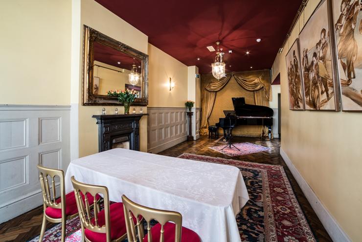 Intimate Rooms - 996493c4-e629-41e4-b4ff-84f8641979cc.jpg