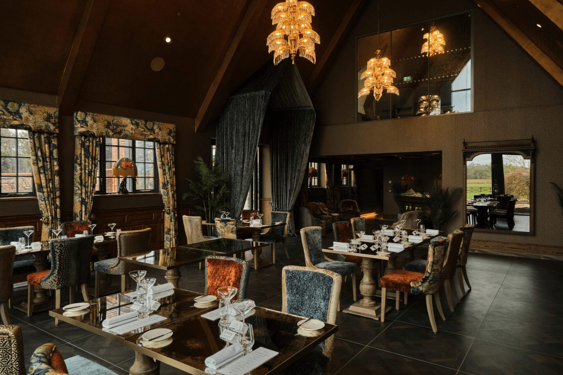 Main Suite at Aldwark Manor: Sophisticated boutique dining for corporate retreats and events.