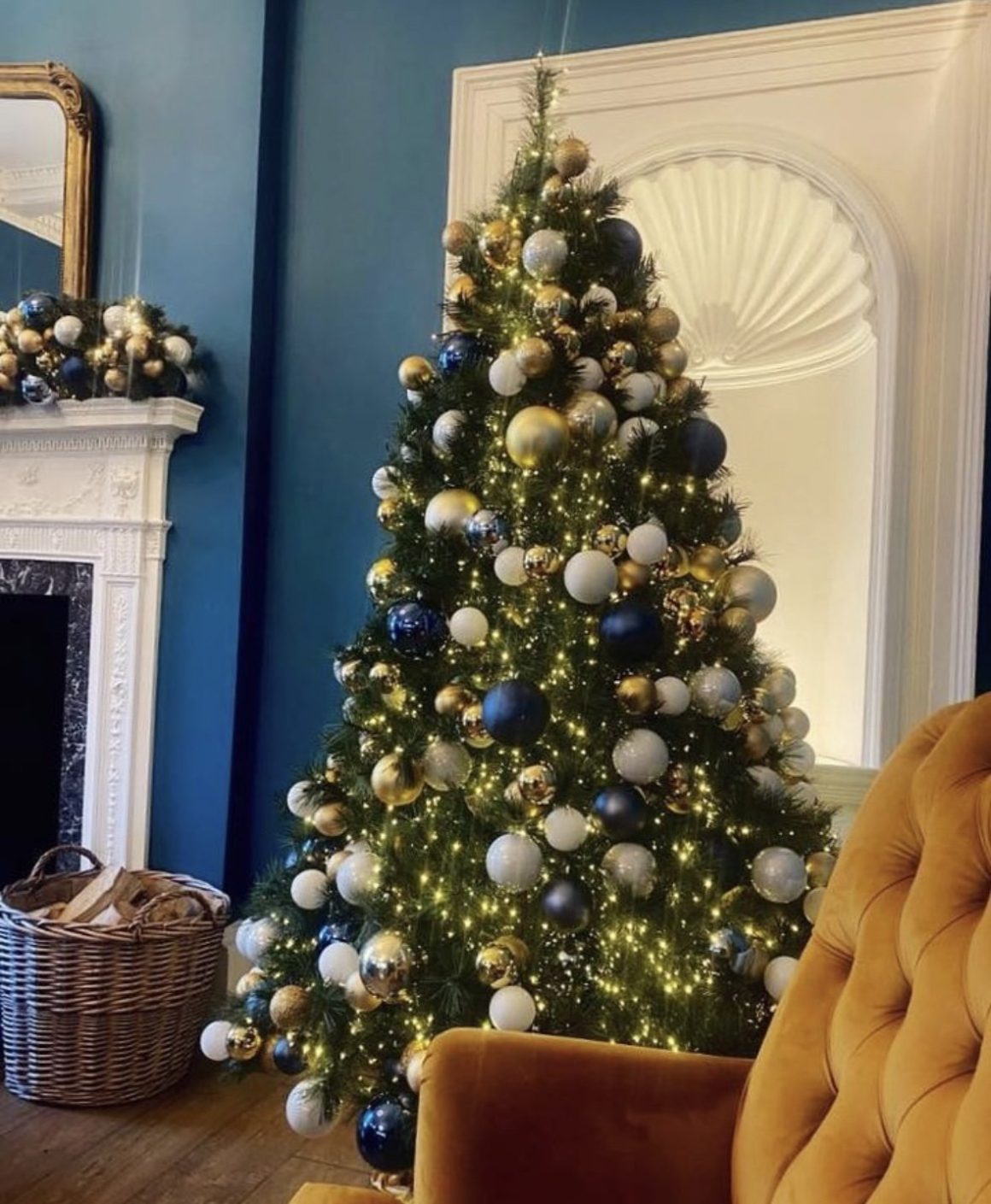 Luxury Main Suite at Marshall Meadows for corporate holiday events with elegant navy and gold decor.