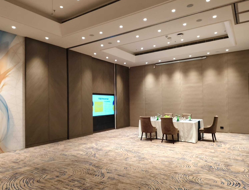 Sapphire Ballroom meeting space with round table, ideal for presentations and networking.