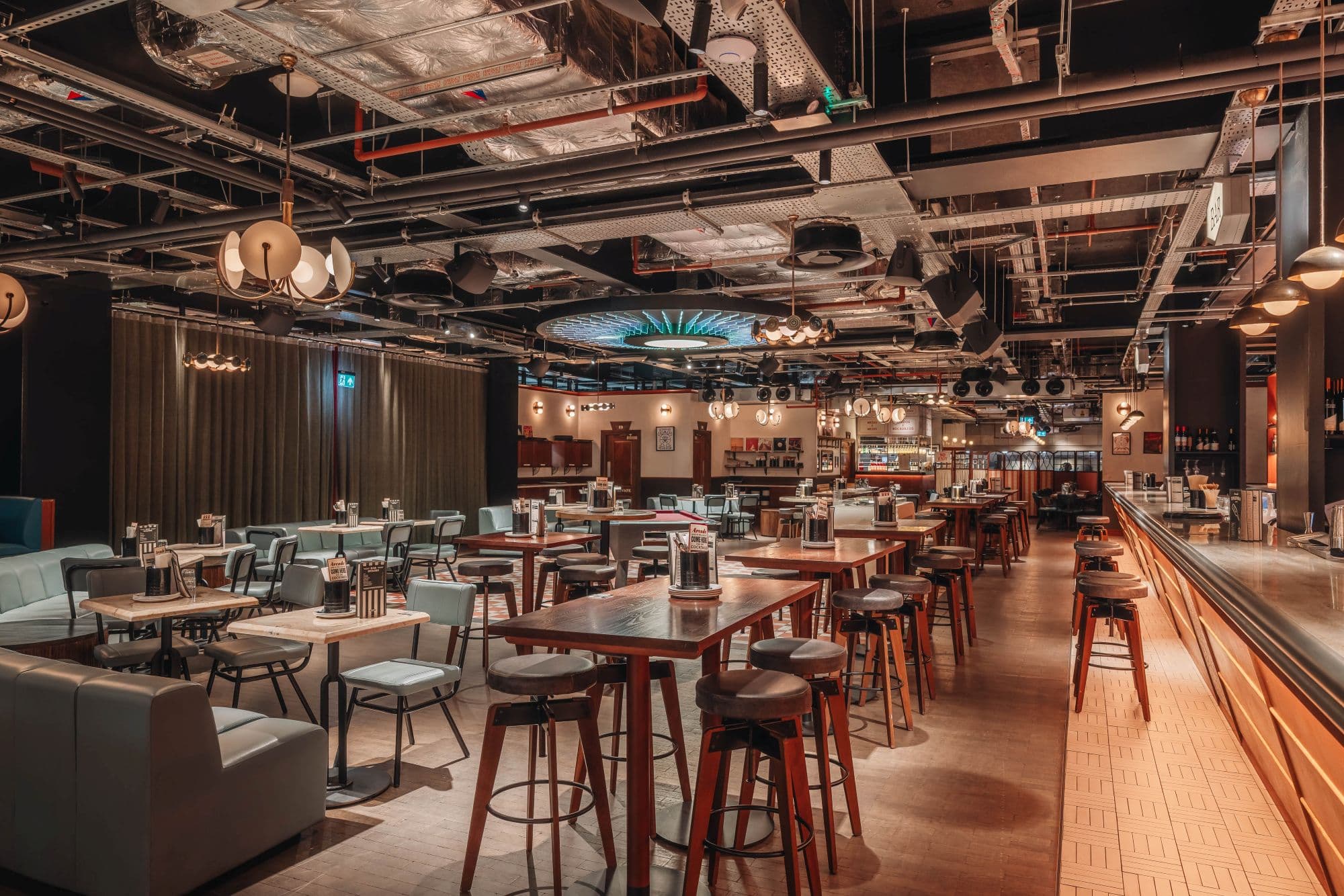Spacious modern venue hire in Arcade Battersea for networking and events.
