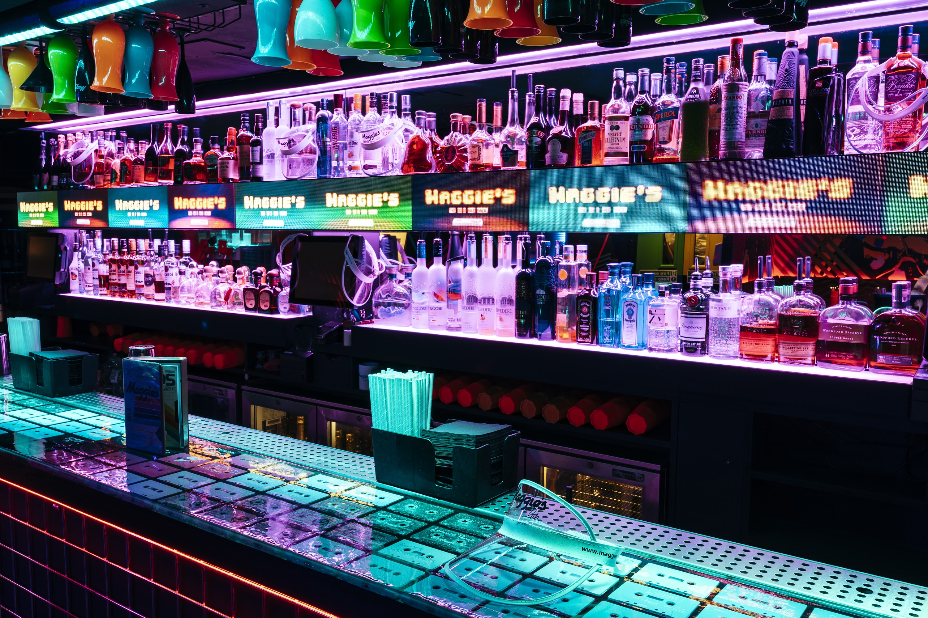 Vibrant bar for events with 81-150 guests at Maggie's, perfect for social gatherings.