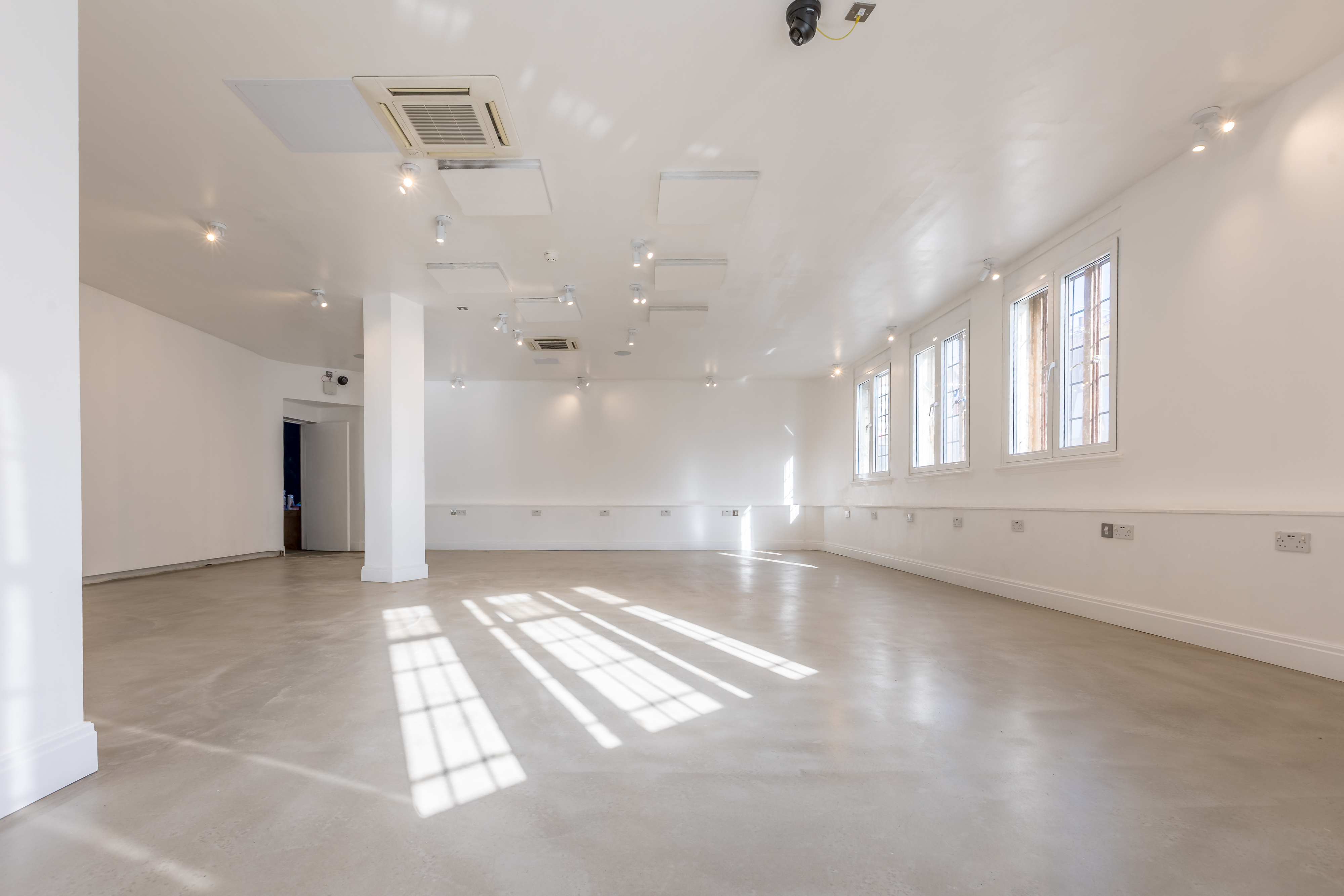 Versatile event space in Kachette Shoreditch with natural light and minimalist design.