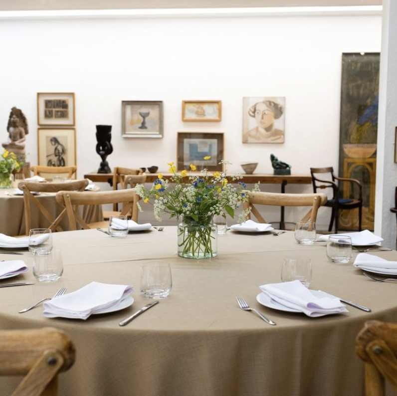 Stylish dining space at Kettle’s Yard for intimate gatherings and corporate events.