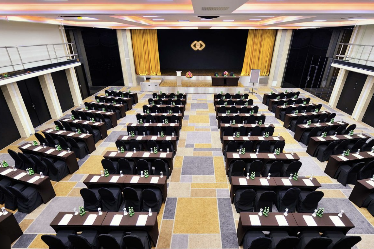 Belweder room in Sofitel Warsaw: elegant meeting space for professional events.