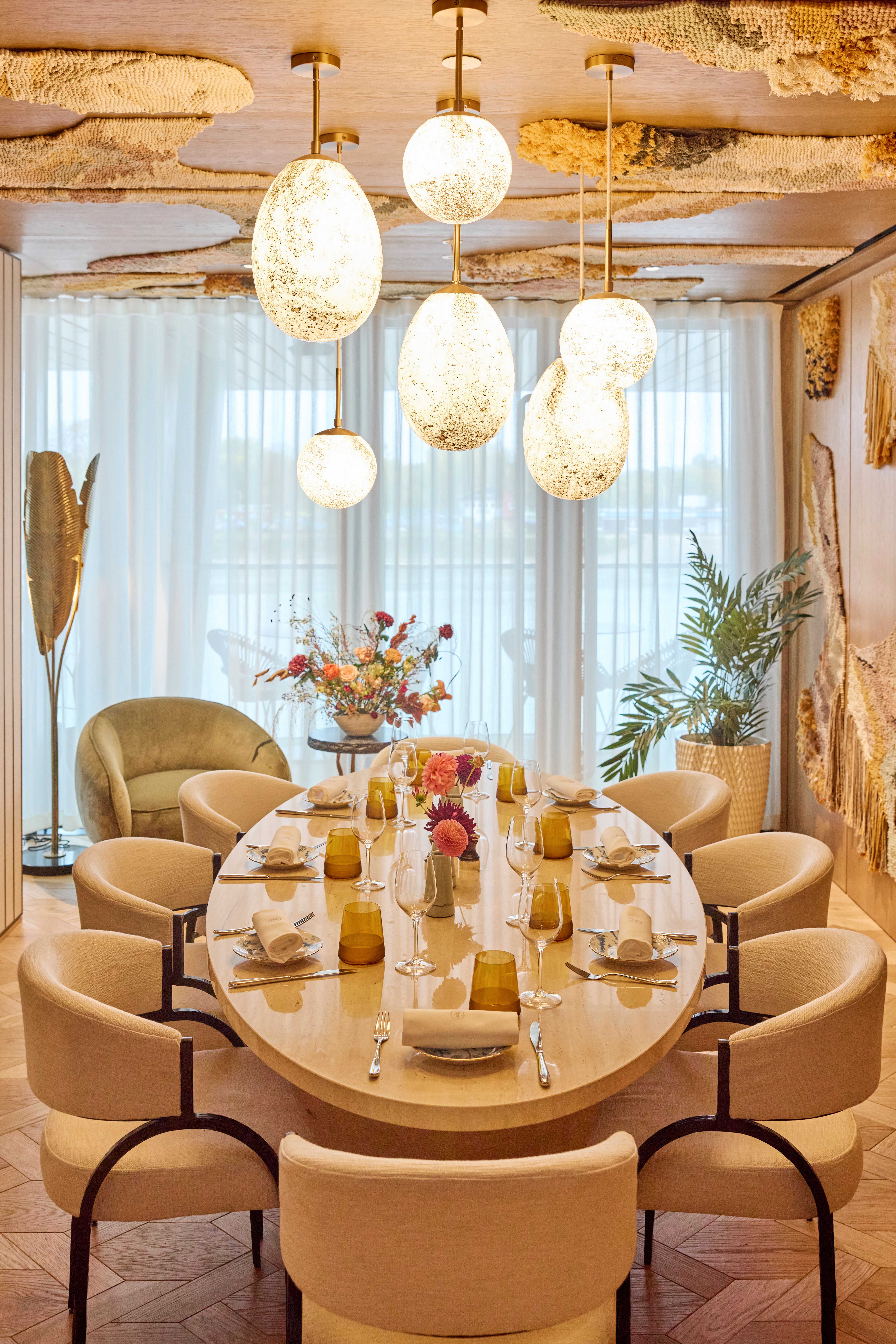 Brasserie Constance Private Dining Room, Fulham Pier: elegant round table for intimate events.