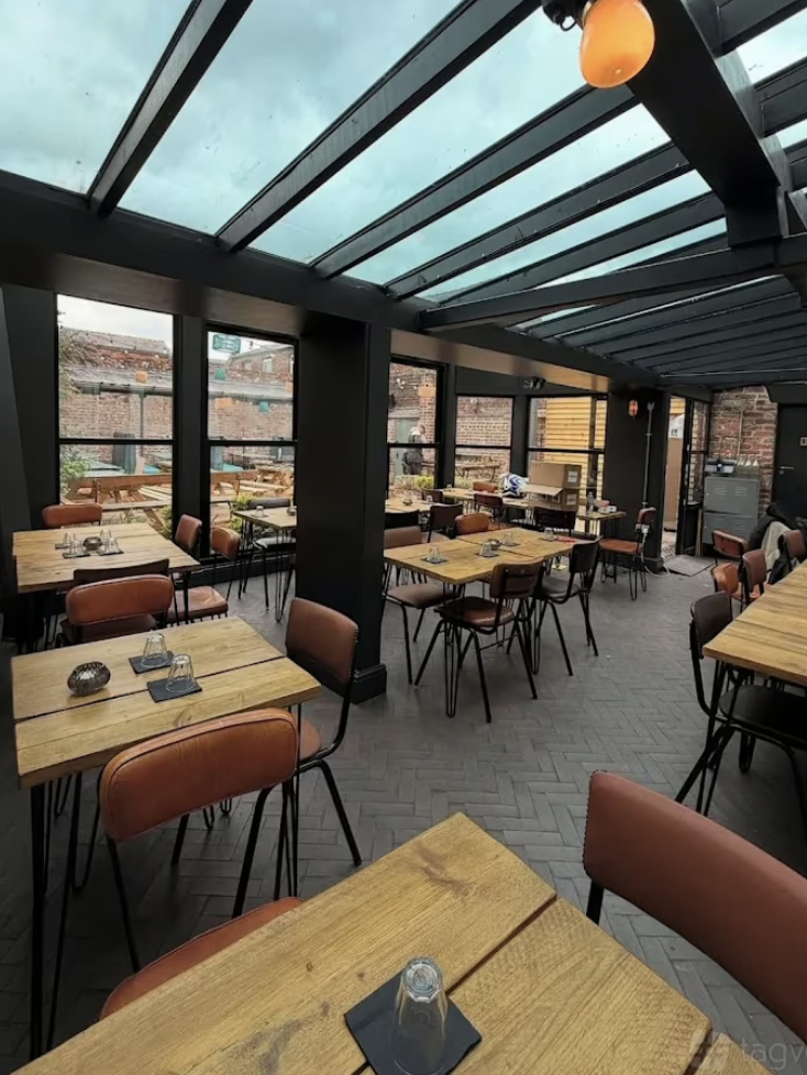 Stylish venue hire with natural light, perfect for meetings and social gatherings.