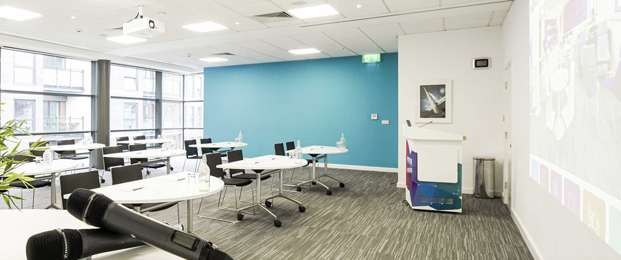 Contemporary meeting space with modular tables for corporate events in Horizon Leeds.