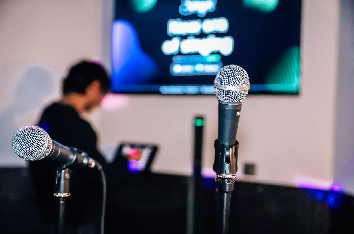 Head-To-Head Zone setup for hybrid events in Cabot Circus, Bristol with microphones and screen.