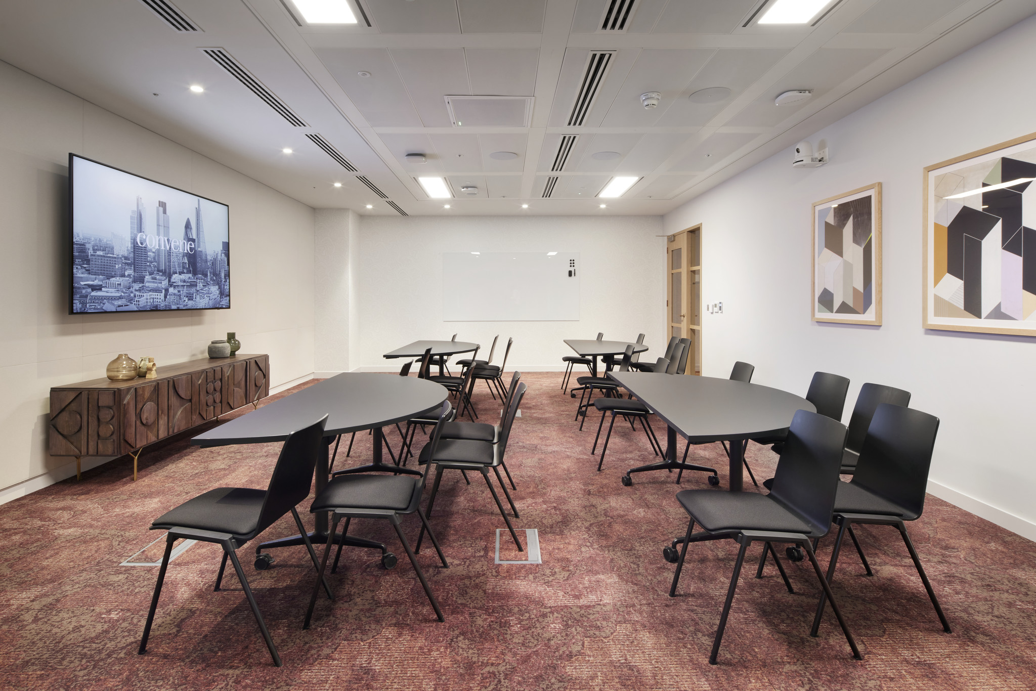 Modern meeting room with flexible seating for workshops at Ivory Studio in Convene.