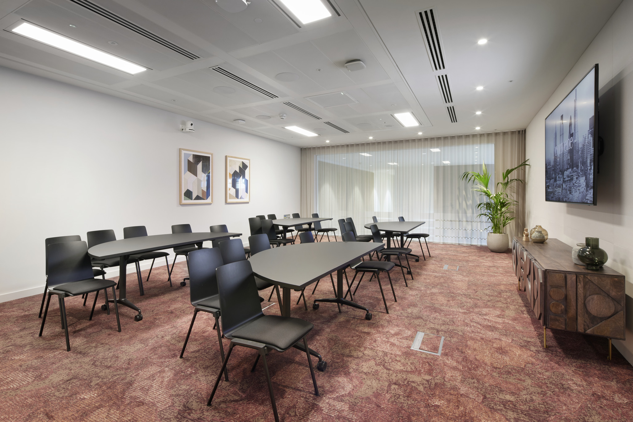 Versatile meeting room at Ivory Studio, bright space for workshops and presentations.