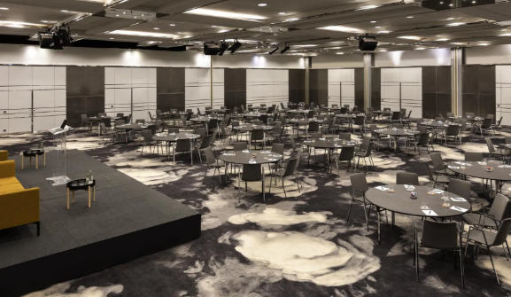 Versatile event space L'Atelier 1-2-3, perfect for meetings and receptions in Paris.