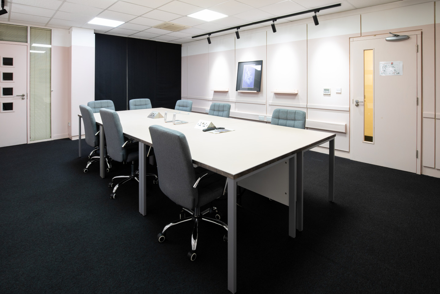 Modern meeting room with ergonomic chairs for professional gatherings and events.
