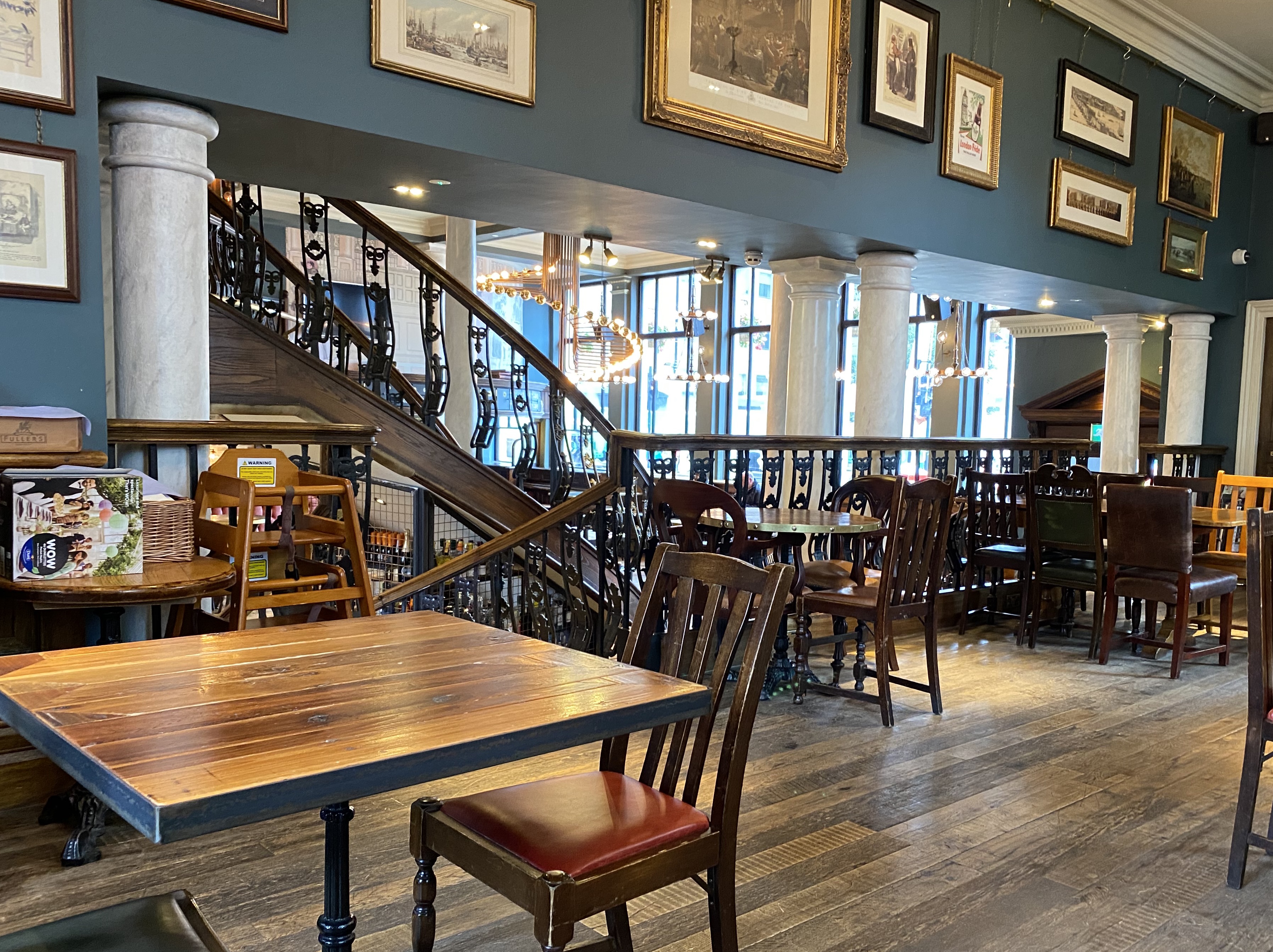 Gallery Bar - d3206788-ebbf-4ebc-a990-1902532e8a81.jpeg