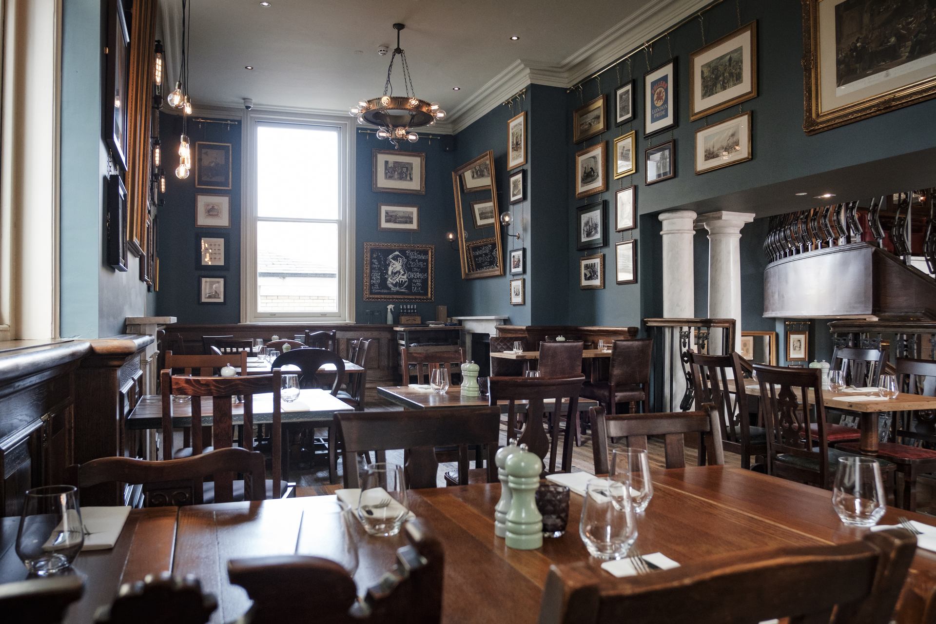 Gallery Bar - d3c41063-e033-4c3c-96fe-4666165b170a.jpeg