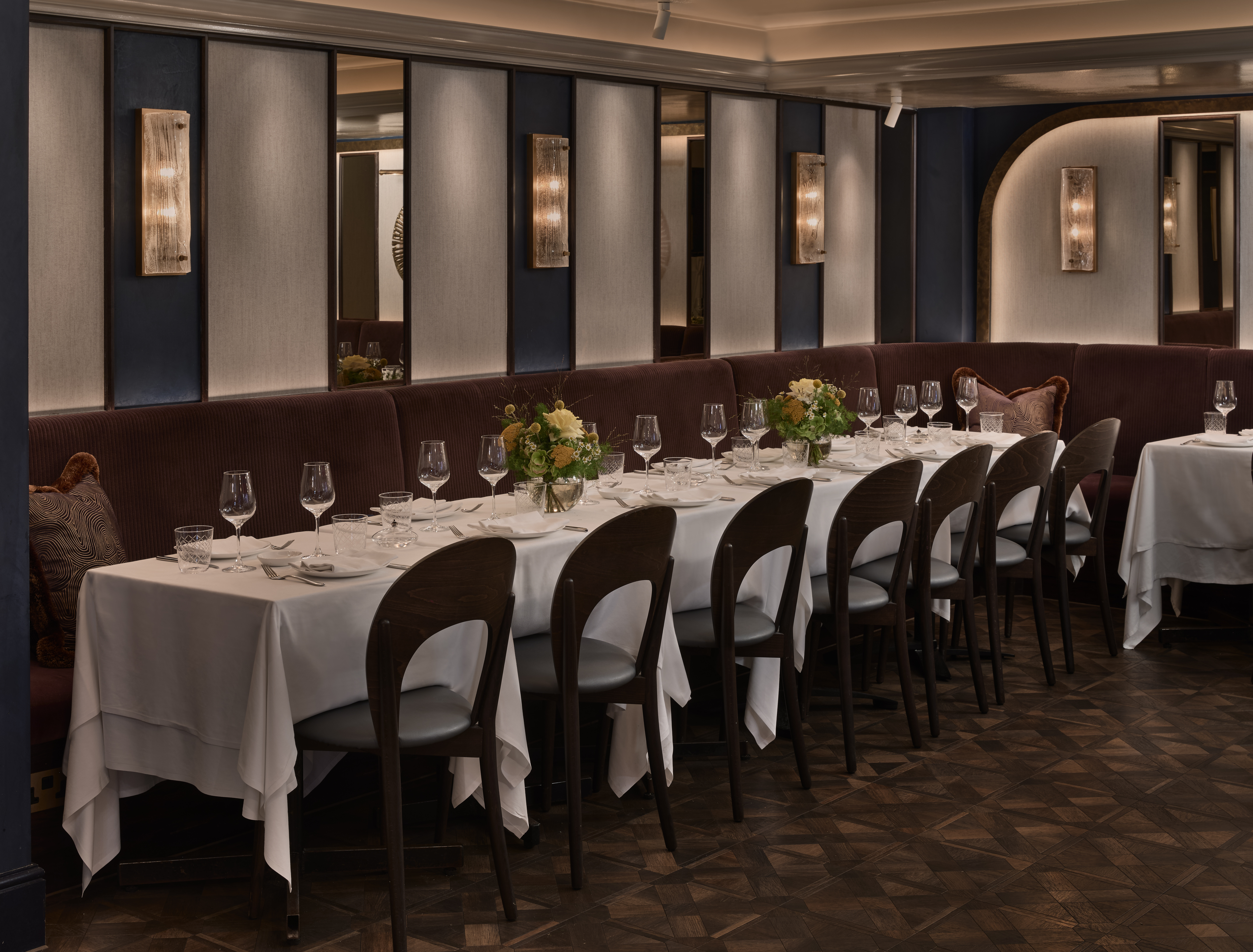 Private dining room in Sale e Pepe, Knightsbridge; elegant table for intimate gatherings.