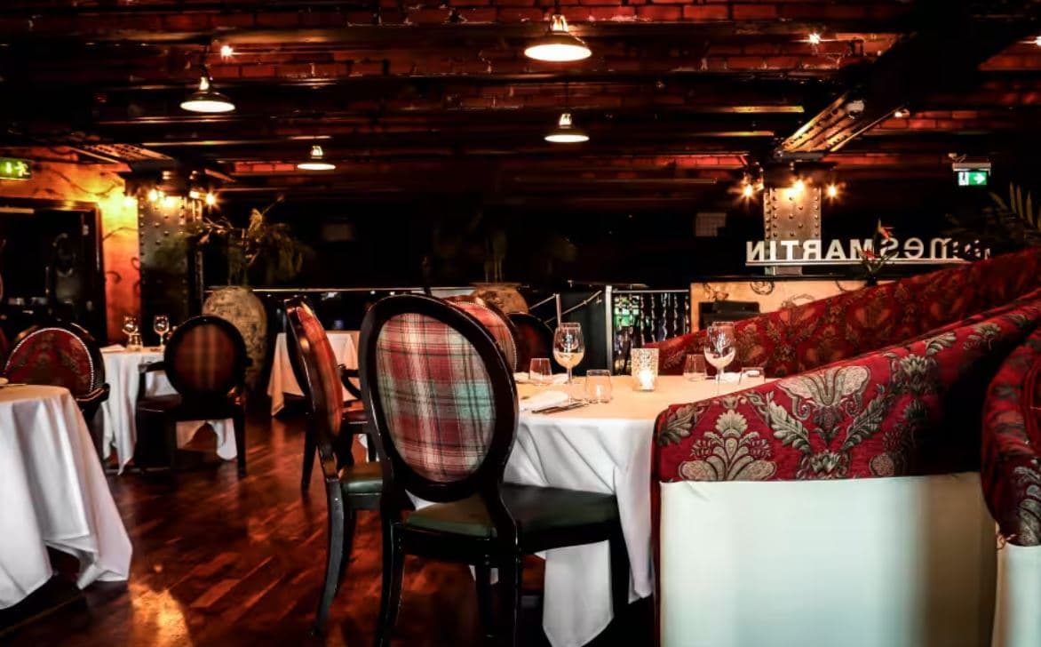 Icon Lounge - 7367c5f5-5ee8-4cbf-b466-19577a1198e3.jpeg