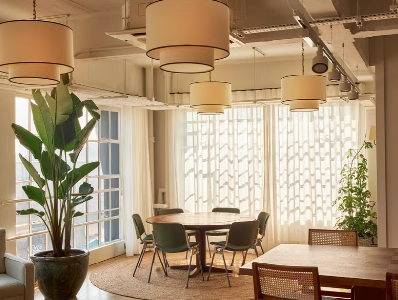Modern meeting space in Shoreditch with natural light, perfect for workshops and brainstorming.