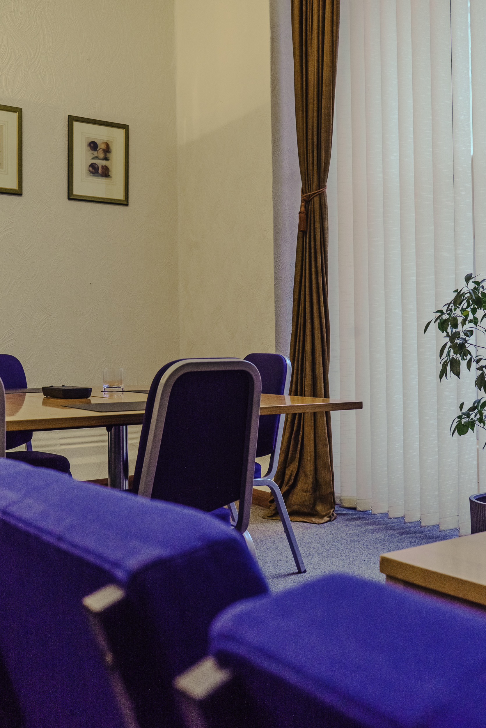 Windsor meeting room, table, chairs, board meeting, training session