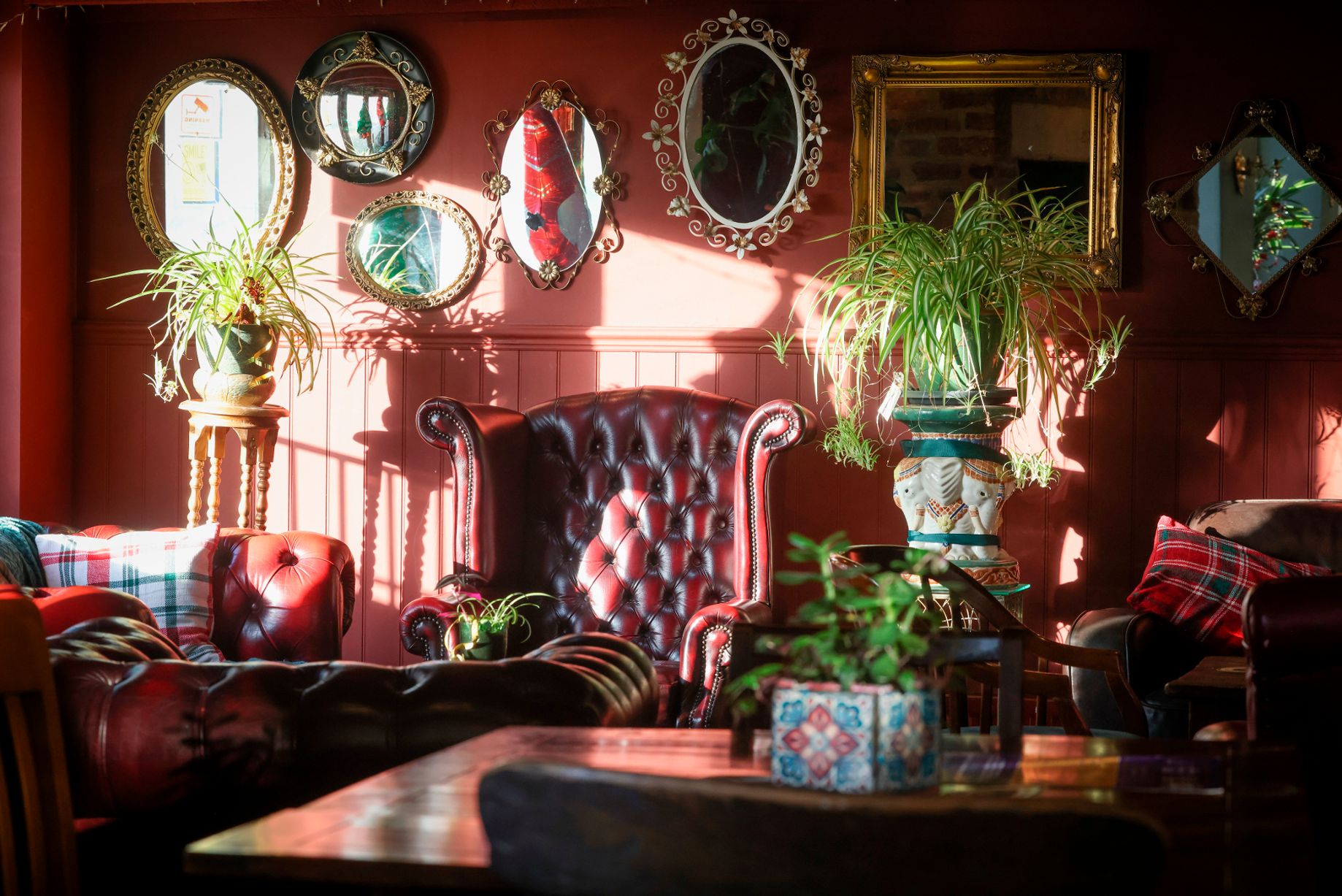 Cozy lounge at Ye Olde Trip to Jerusalem, ideal for creative meetings and retreats.