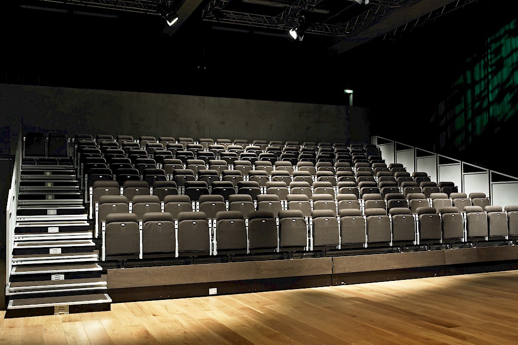 Blend seating at Nottingham Contemporary, modern design for presentations and conferences.