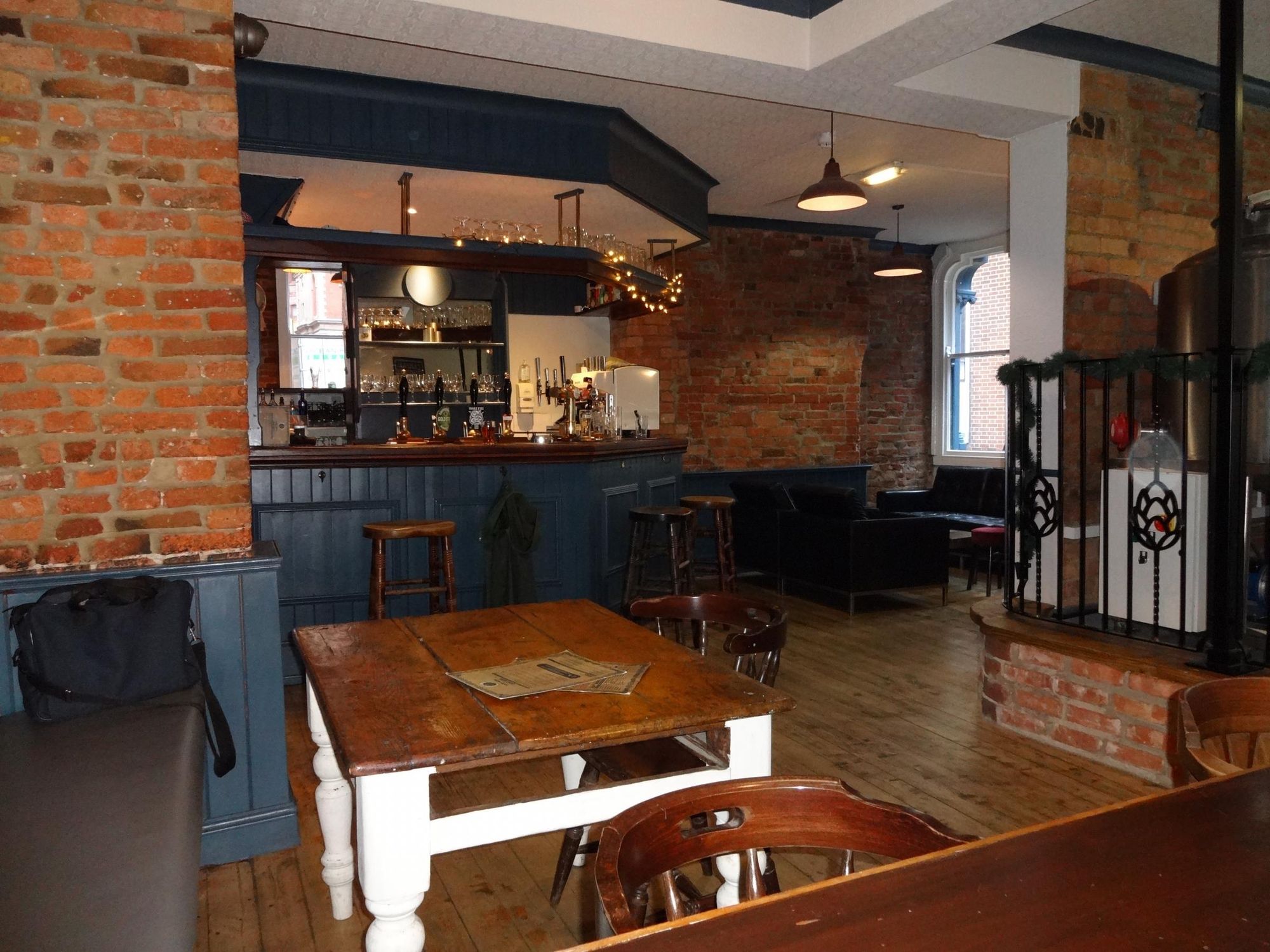 Cozy pub venue with rustic charm, perfect for intimate meetings and events.