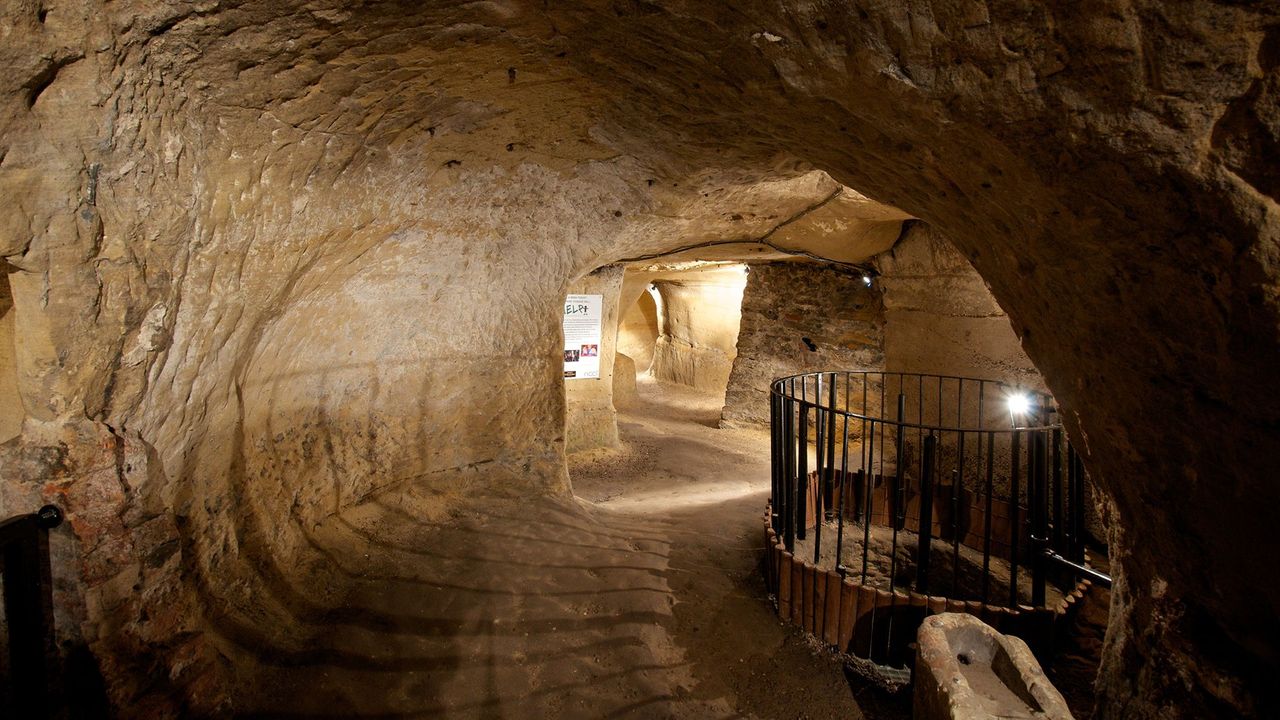 Bell Inn Cave Cellars: unique underground venue with raw stone walls for intimate events.