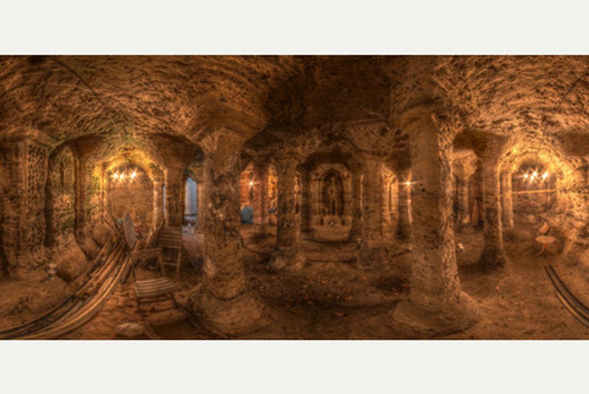 Bell Inn Cave Cellars: Rustic stone columns, event venue