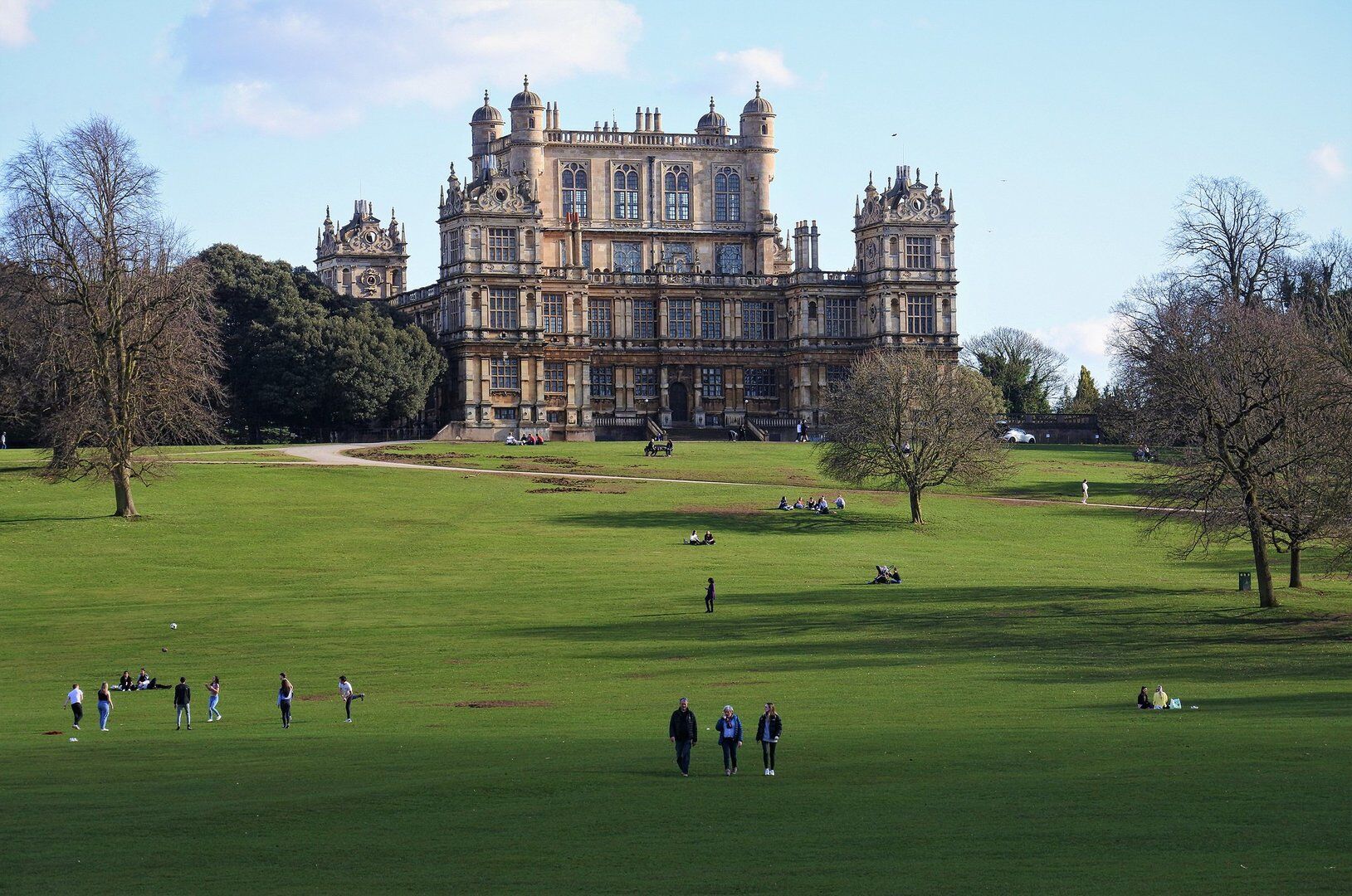 Wollaton Hall estate with lush grounds, perfect for outdoor weddings and events.