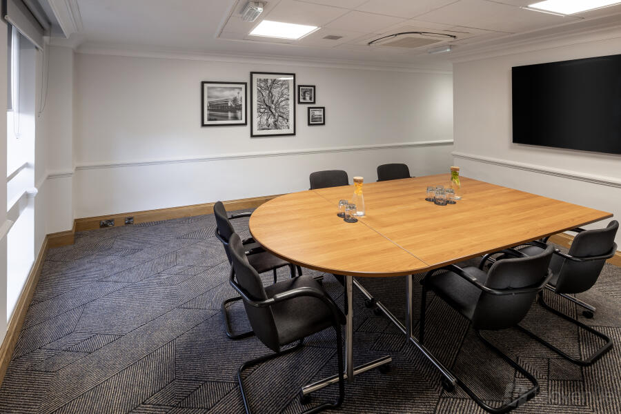 Bolero Suite in Motorpoint Arena Nottingham, featuring a round table for meetings and events.