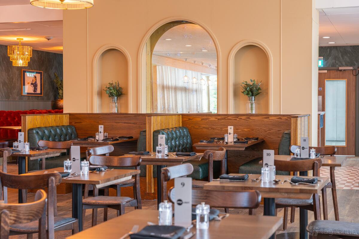 Spotlight Bar & Restaurant, elegant decor, ideal for meetings and events in Nottingham.