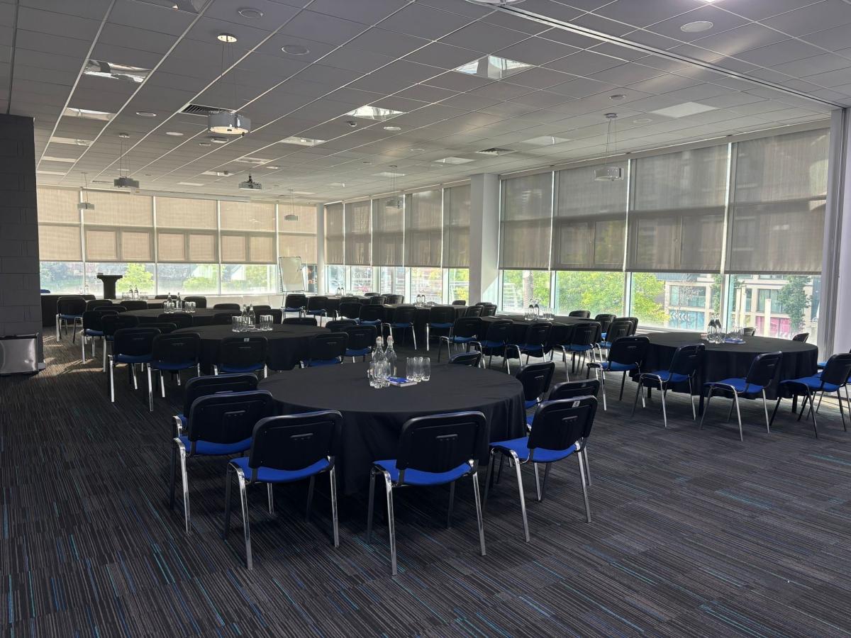 T&D Café at Motorpoint Arena Nottingham, spacious event room for meetings and workshops.