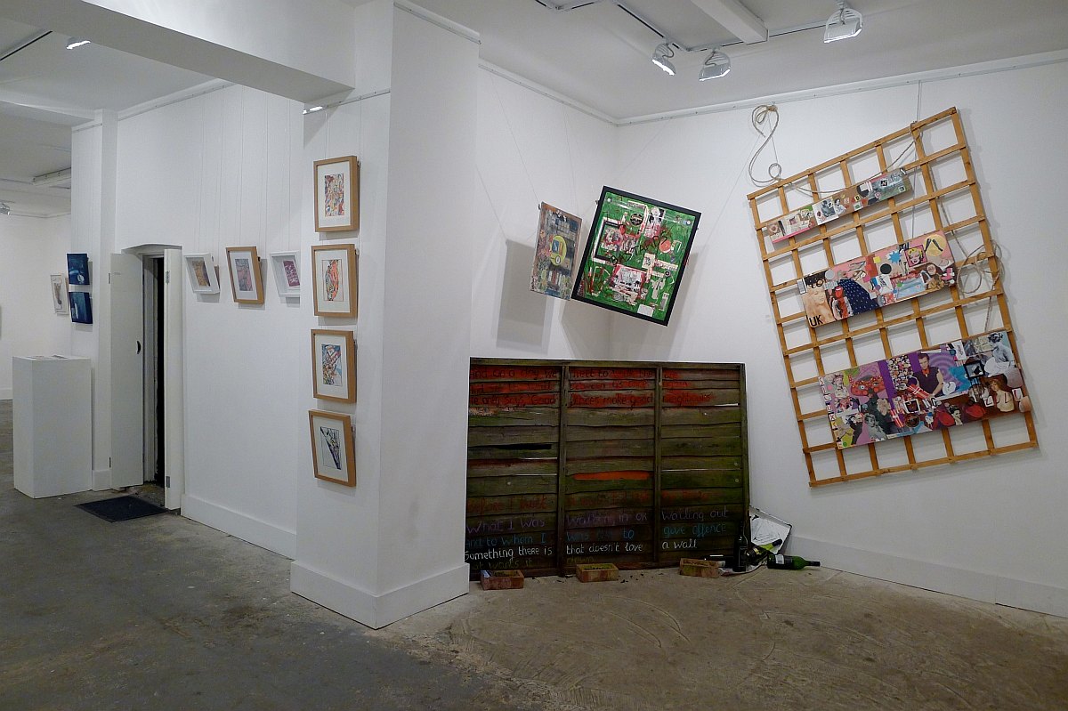 Creative art exhibition space with hanging artwork at Espacio Gallery. Ideal for networking events.